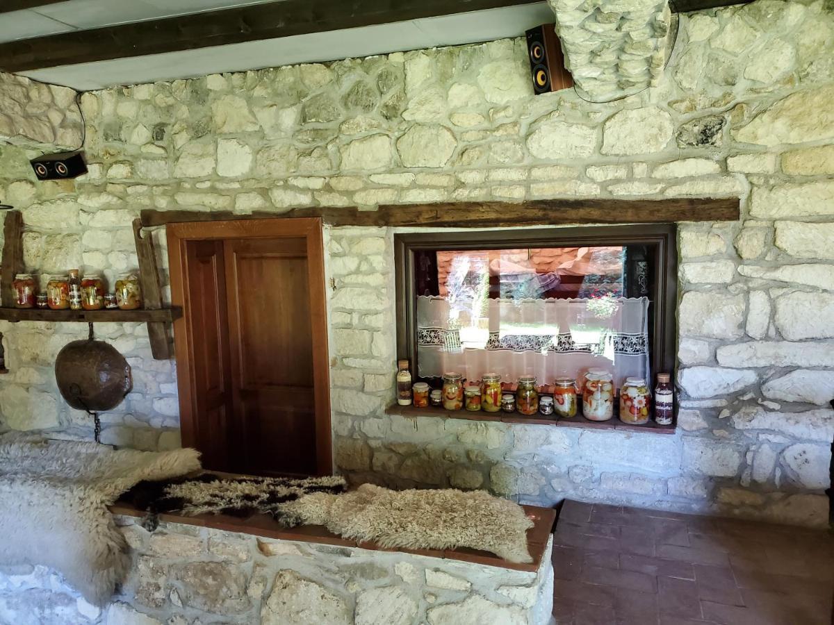 Pensiunea Casa Dacilor Podeni エクステリア 写真