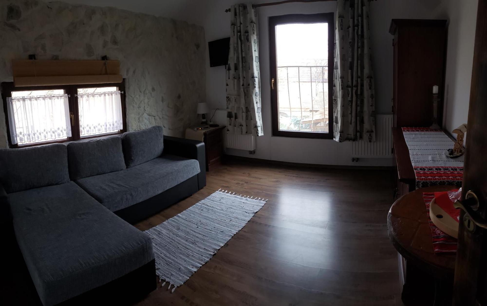 Pensiunea Casa Dacilor Podeni エクステリア 写真